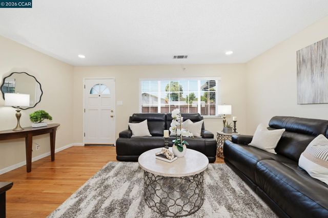 7811 Sunwood Dr, Dublin, CA 94568
