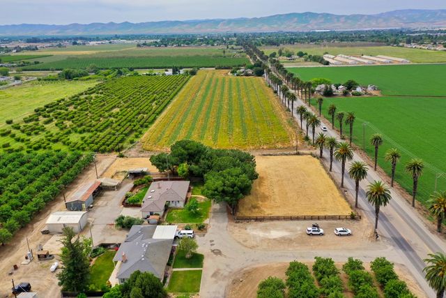 1248 E Las Palmas Ave, Patterson, CA 95363