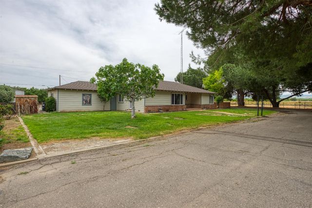 1248 E Las Palmas Ave, Patterson, CA 95363