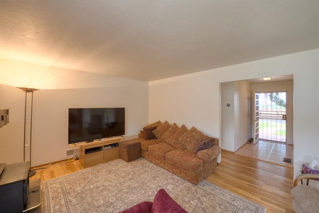 1248 E Las Palmas Ave, Patterson, CA 95363