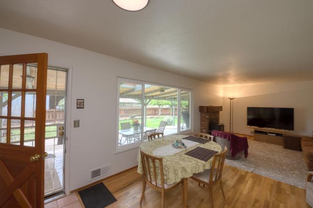 1248 E Las Palmas Ave, Patterson, CA 95363