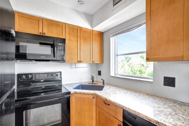 609 NE 13th Ave 301, Fort Lauderdale, FL 33304