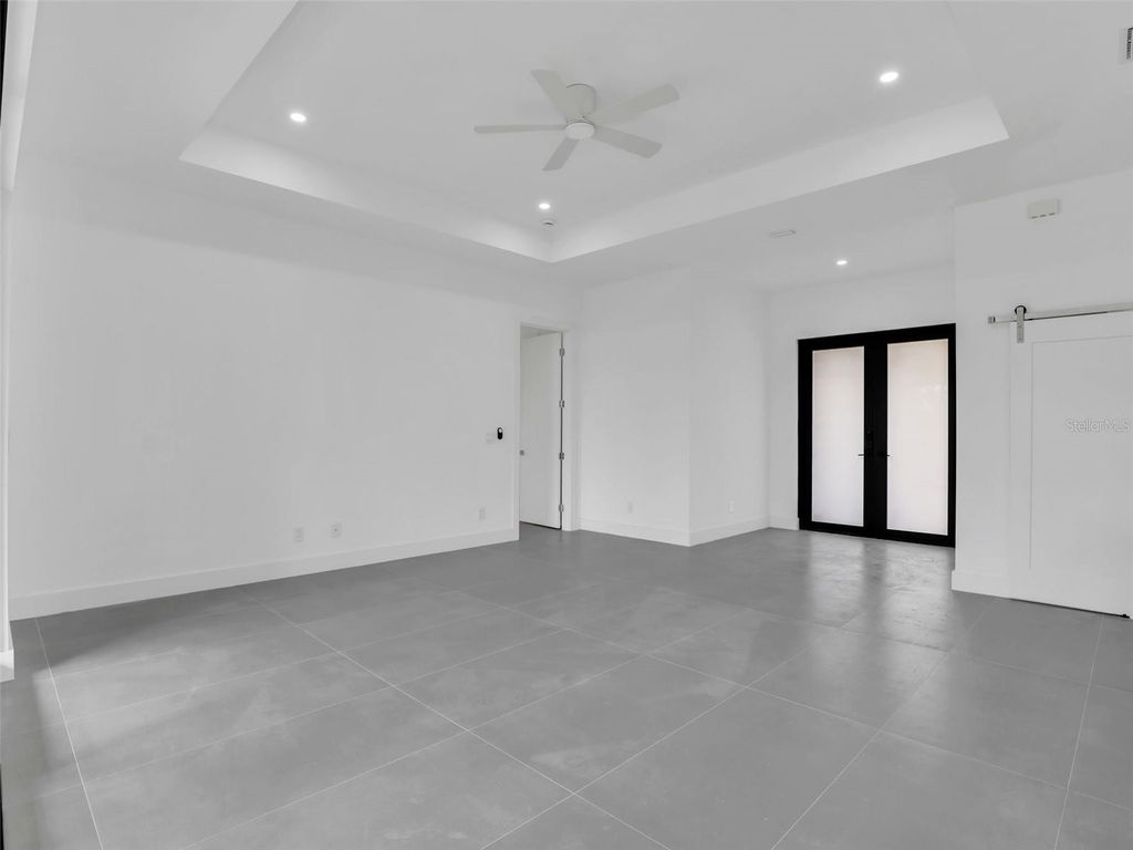 Image 11 of property listing at 11153 CARNEGIE AVENUE, Englewood, FL 34224