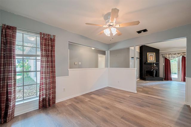 2762 Foliage Green Drive, Houston, TX 77339