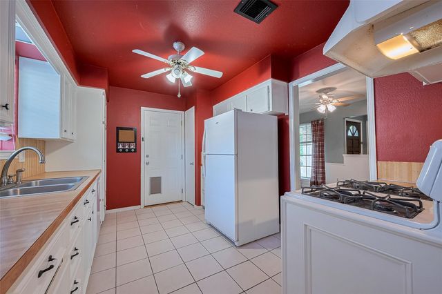 2762 Foliage Green Drive, Houston, TX 77339