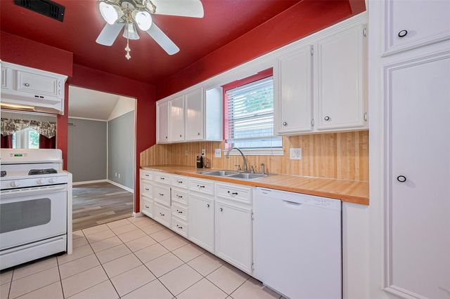 2762 Foliage Green Drive, Houston, TX 77339