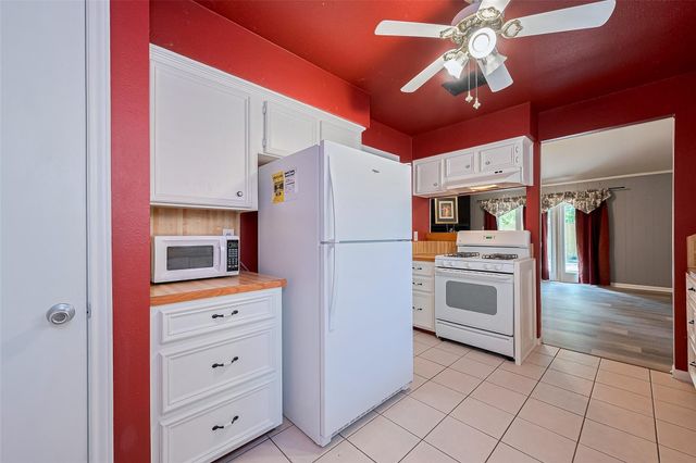 2762 Foliage Green Drive, Houston, TX 77339