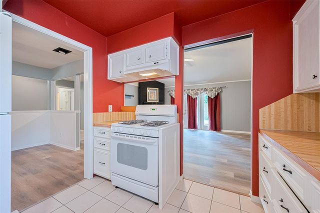 2762 Foliage Green Drive, Houston, TX 77339