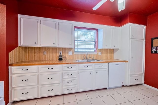 2762 Foliage Green Drive, Houston, TX 77339