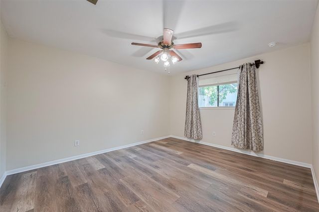 2762 Foliage Green Drive, Houston, TX 77339