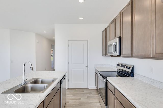 289 N Bur Oak Drive, Mooresville, IN 46158