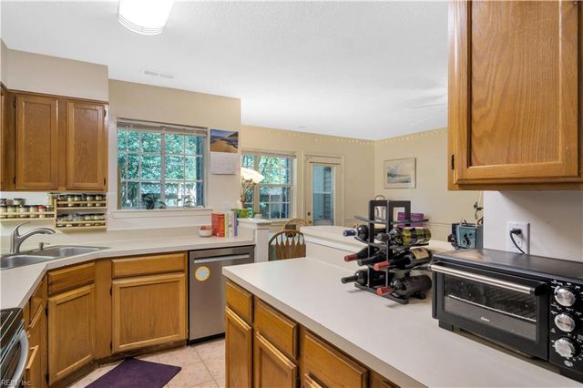 164 Corwin CIR, Hampton, VA 23666