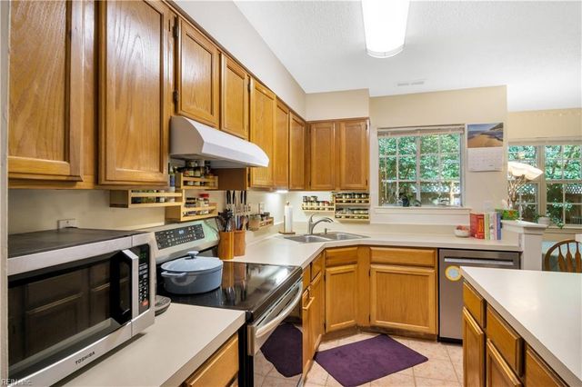 164 Corwin CIR, Hampton, VA 23666