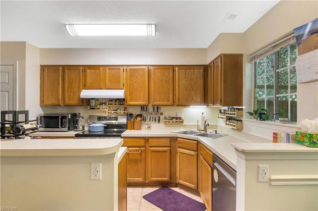 164 Corwin CIR, Hampton, VA 23666