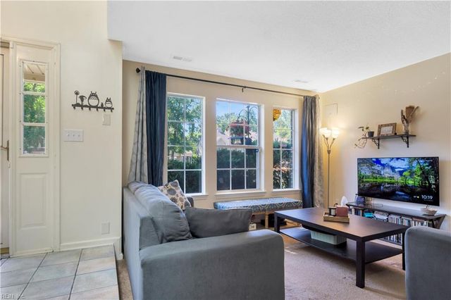 164 Corwin CIR, Hampton, VA 23666