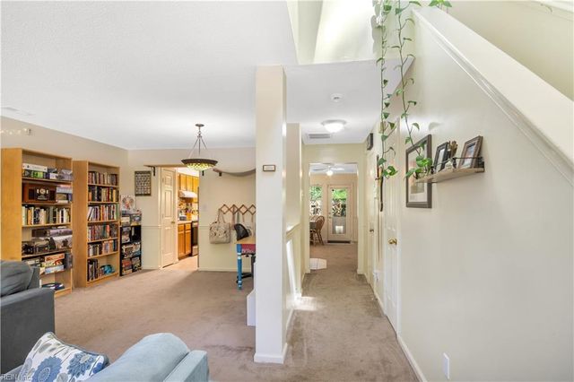 164 Corwin CIR, Hampton, VA 23666