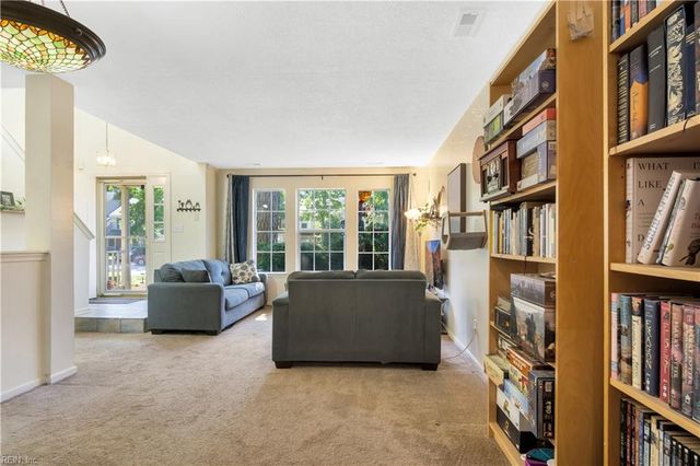 164 Corwin CIR, Hampton, VA 23666