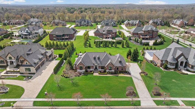 61657 Cotswold Drive, Washington Twp, MI 48094