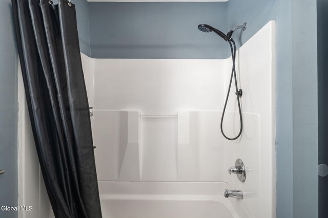 1000 Valentine Drive, Rotterdam, NY 12303