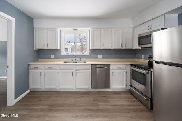 1000 Valentine Drive, Rotterdam, NY 12303