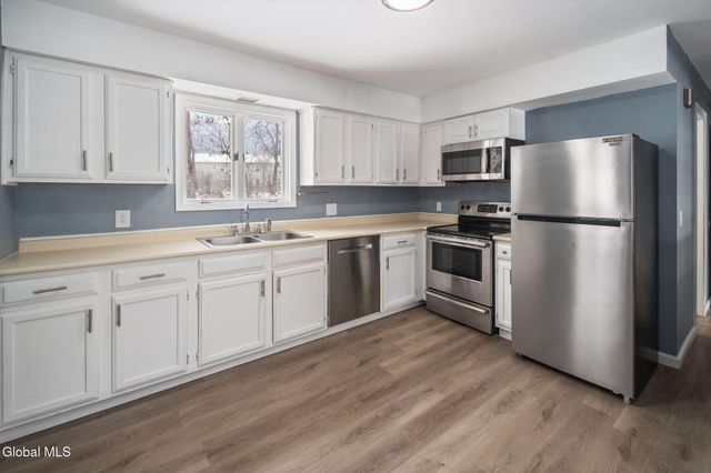 1000 Valentine Drive, Rotterdam, NY 12303