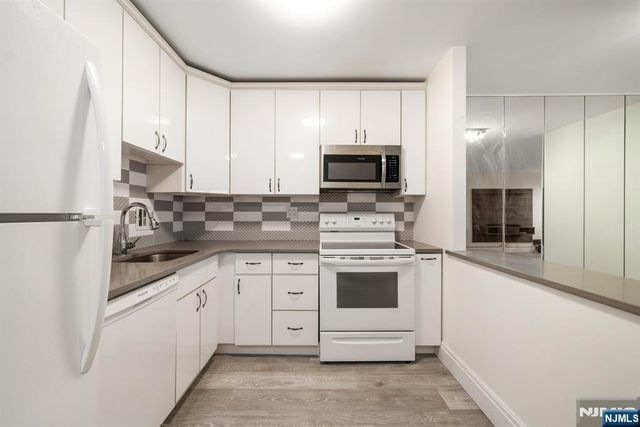 7855 Boulevard East 21K, North Bergen, NJ 07047