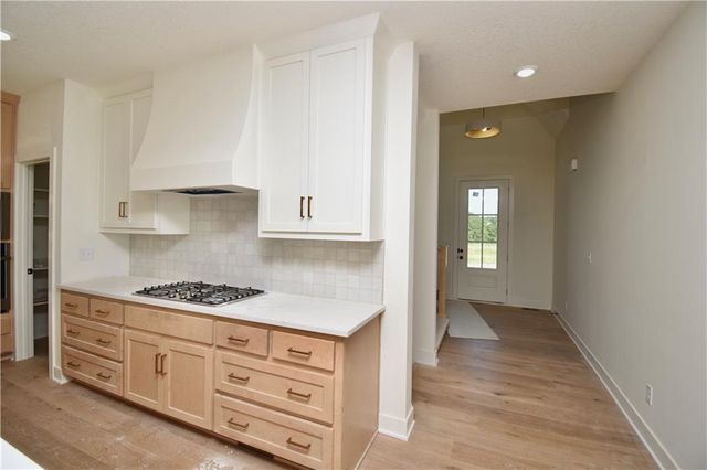 7636 N Booth Avenue, Kansas City, MO 64158