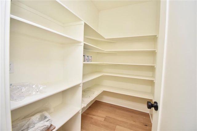 7636 N Booth Avenue, Kansas City, MO 64158