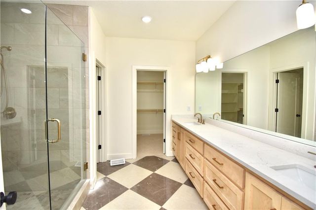 7636 N Booth Avenue, Kansas City, MO 64158