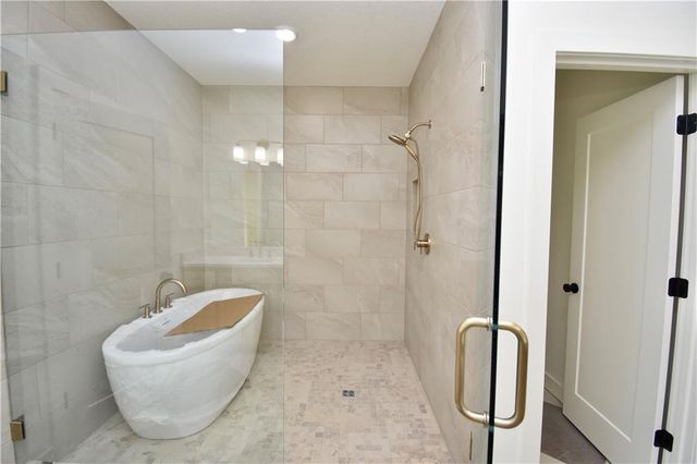 7636 N Booth Avenue, Kansas City, MO 64158