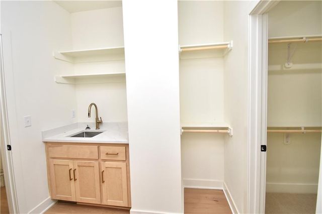 7636 N Booth Avenue, Kansas City, MO 64158