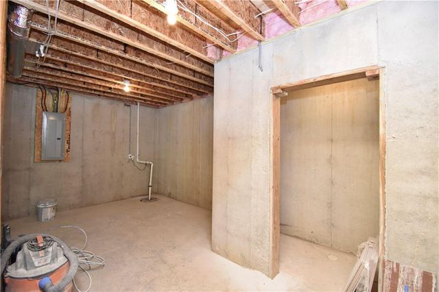 7636 N Booth Avenue, Kansas City, MO 64158