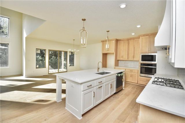 7636 N Booth Avenue, Kansas City, MO 64158