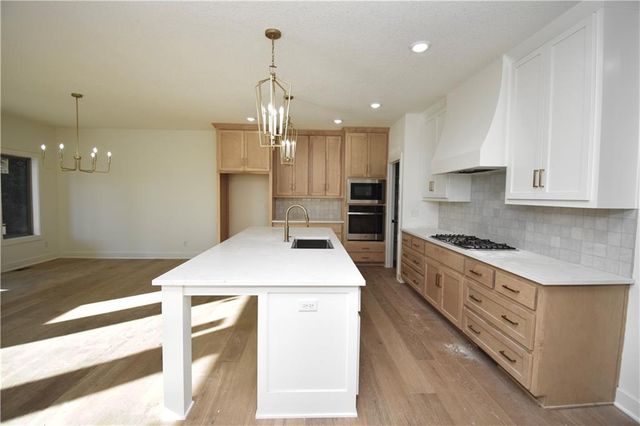 7636 N Booth Avenue, Kansas City, MO 64158