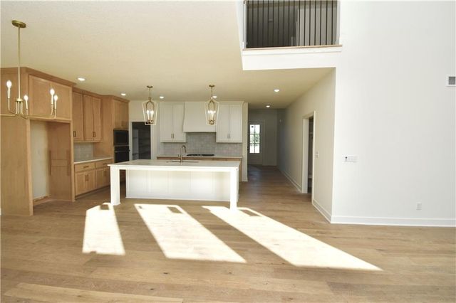 7636 N Booth Avenue, Kansas City, MO 64158