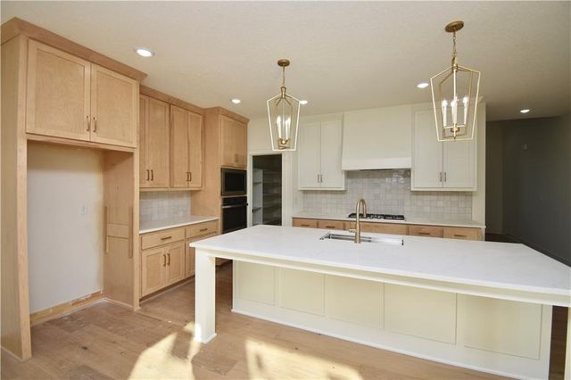 7636 N Booth Avenue, Kansas City, MO 64158