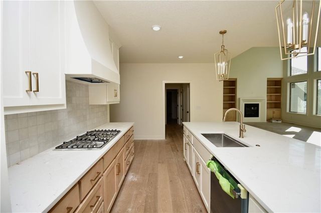 7636 N Booth Avenue, Kansas City, MO 64158