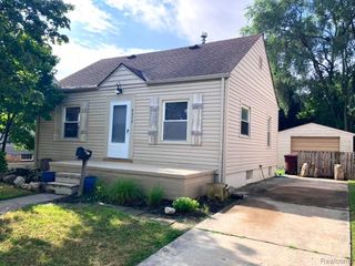 8072 Superior, Center Line, MI 48015