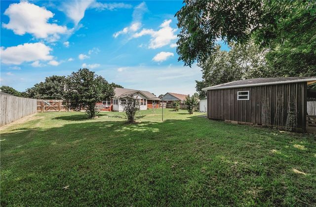 2102 K Street, Rogers, AR 72758