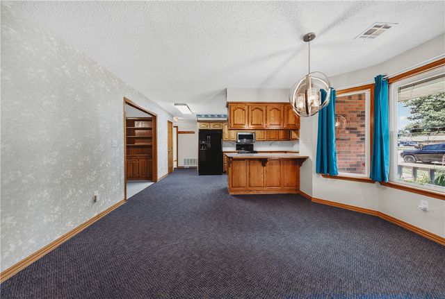 2102 K Street, Rogers, AR 72758