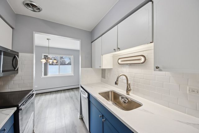 2515 E Olive Street 1E, Arlington Heights, IL 60004