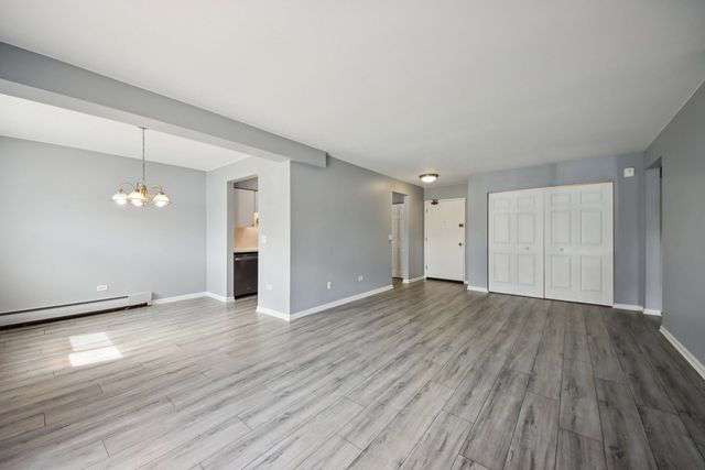 2515 E Olive Street 1E, Arlington Heights, IL 60004