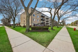 2515 E Olive Street 1E, Arlington Heights, IL 60004