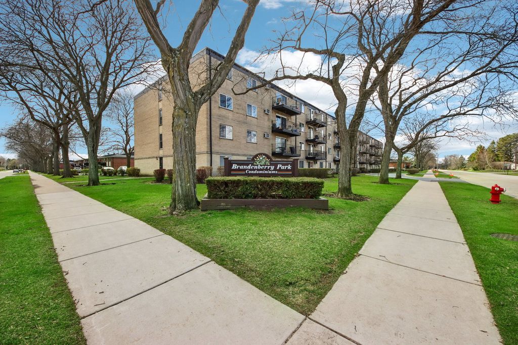 2515 E Olive Street 1E, Arlington Heights, IL 60004