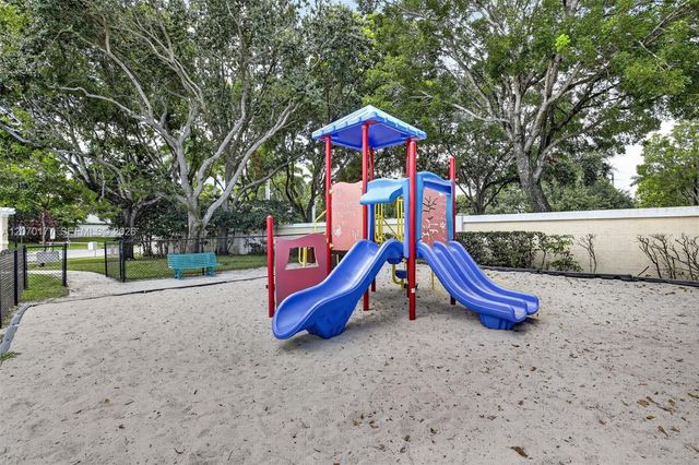 4902 SW 31st Terrace, Dania Beach, FL 33312