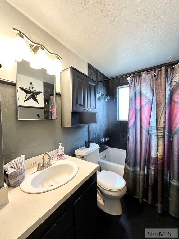 Image 11 of property listing at 1820 S Falcon Drive, Ammon, ID 83406