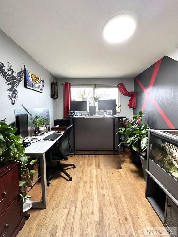 Image 8 of property listing at 1820 S Falcon Drive, Ammon, ID 83406