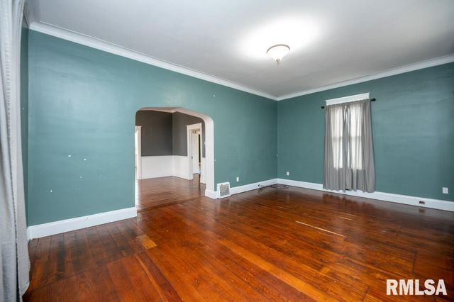 322 PARK Avenue, Pekin, IL 61554