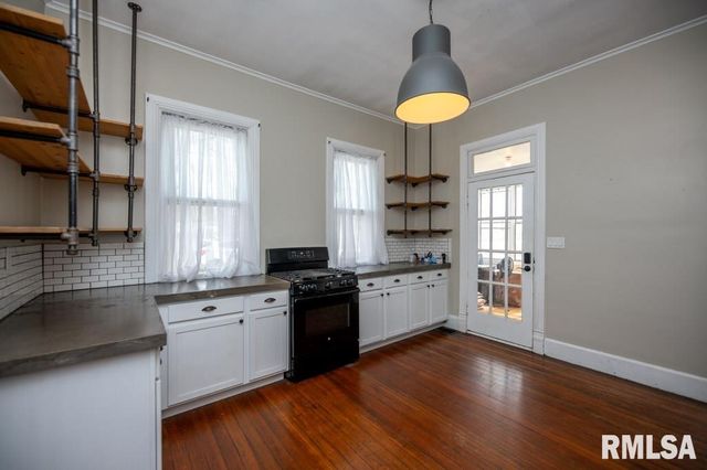 322 PARK Avenue, Pekin, IL 61554