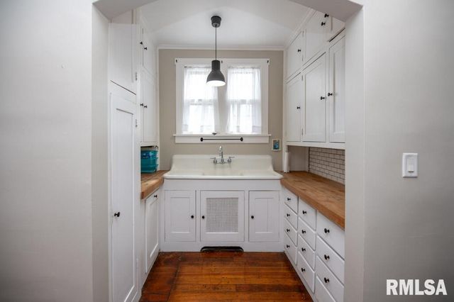 322 PARK Avenue, Pekin, IL 61554